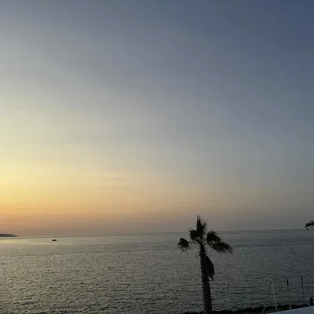 Апартаменты Mediterranean Breeze